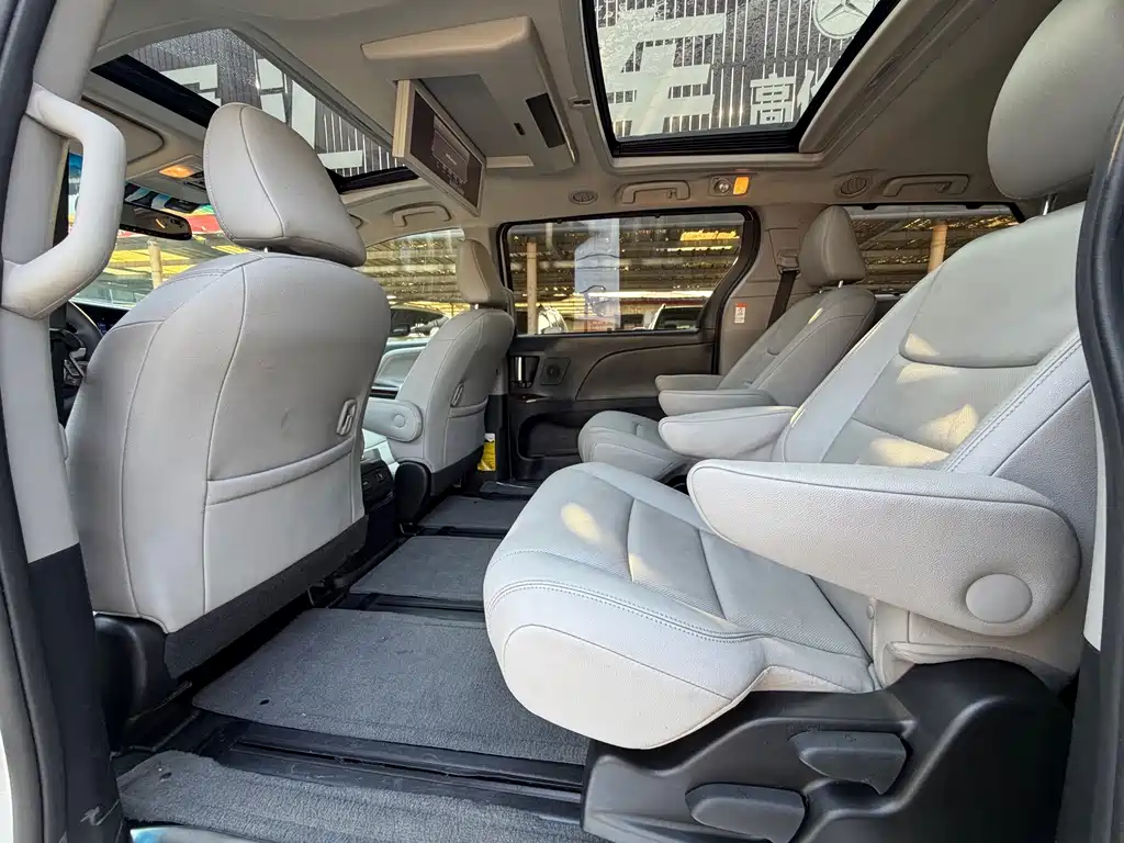 Toyota Sienna — миниатюра 13
