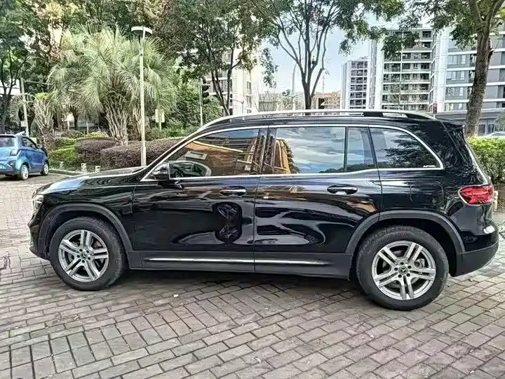 MERCEDES-BENZ GLB
