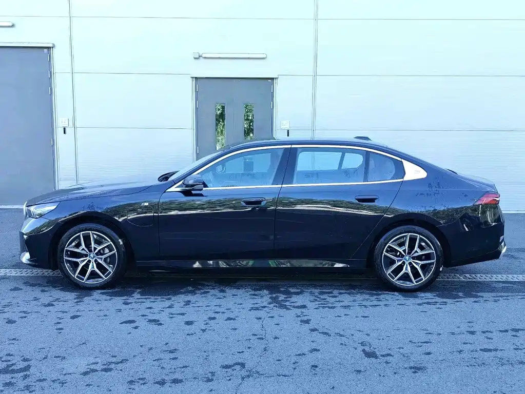 BMW i5 — миниатюра 4