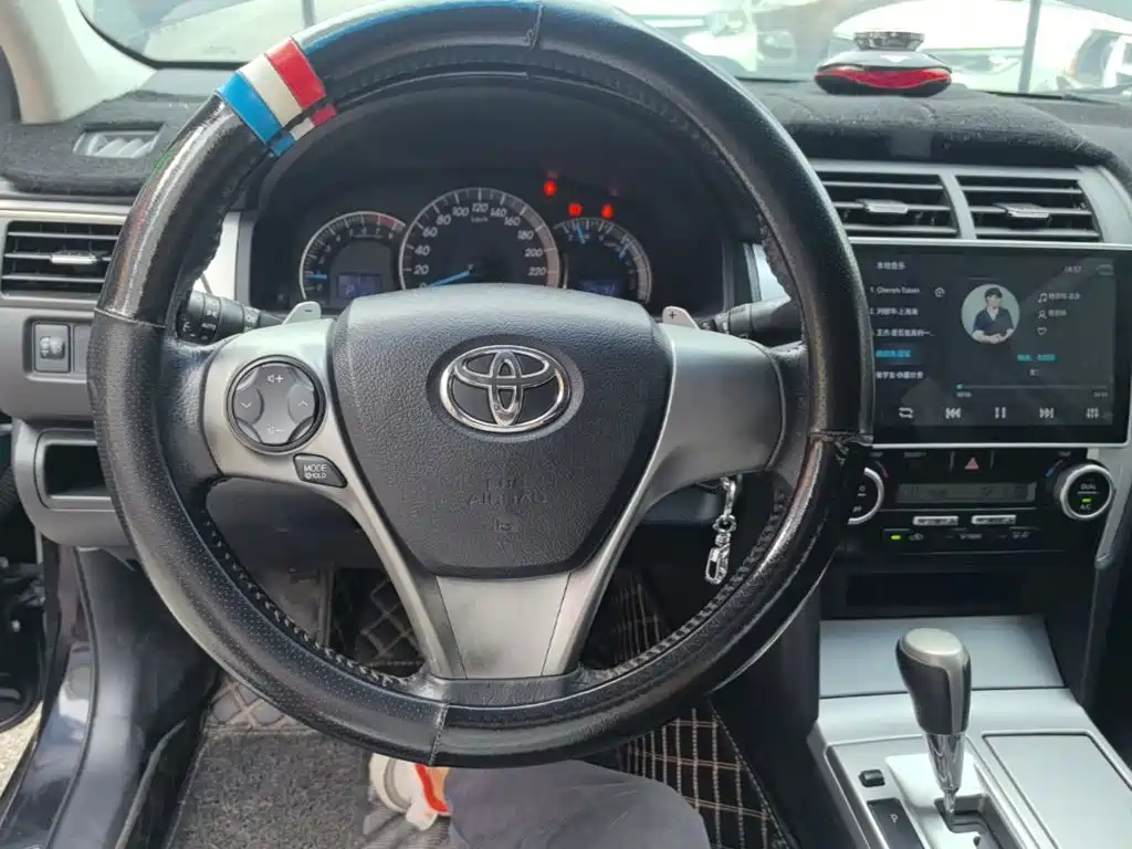 Toyota Camry — миниатюра 11