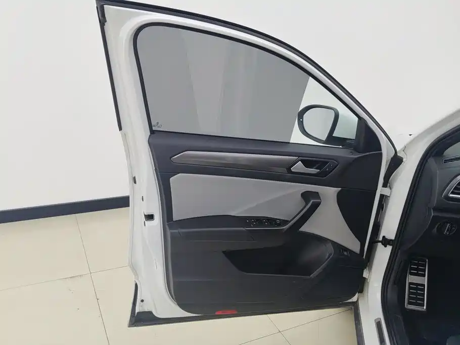 Volkswagen T-Roc — миниатюра 7