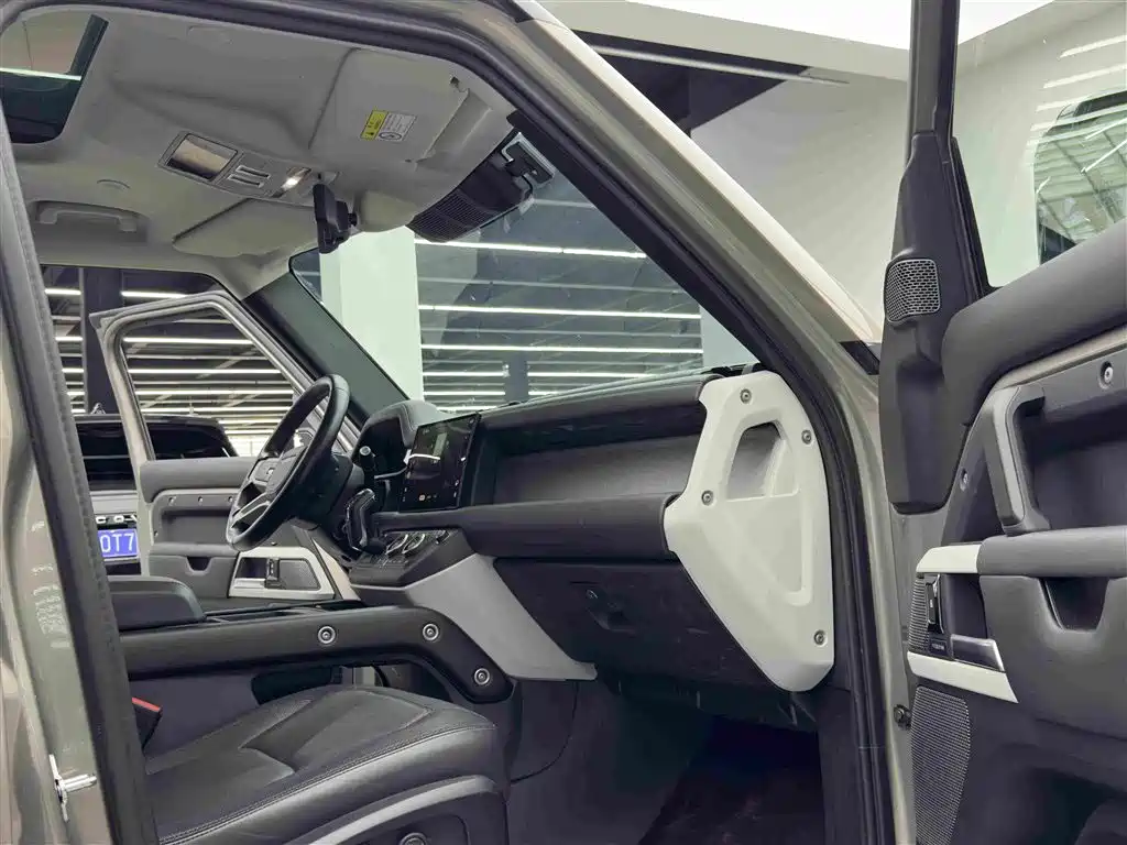 Land Rover Defender — миниатюра 10