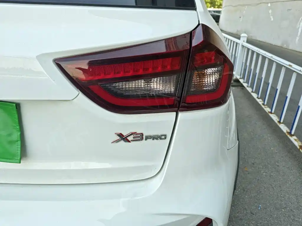 Geely Vision X3 — миниатюра 8