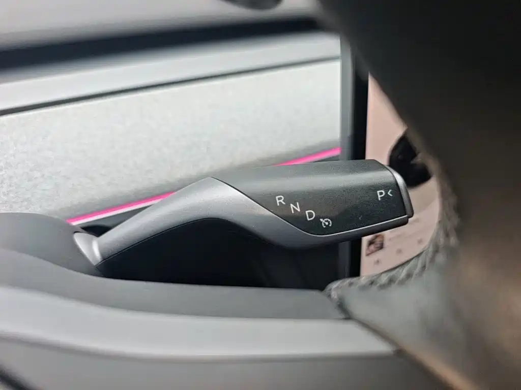 Tesla Model Y — миниатюра 14