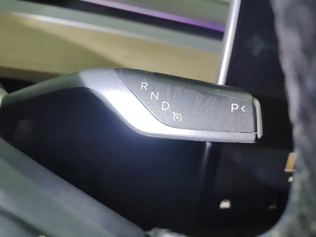 Tesla Model Y — миниатюра 14