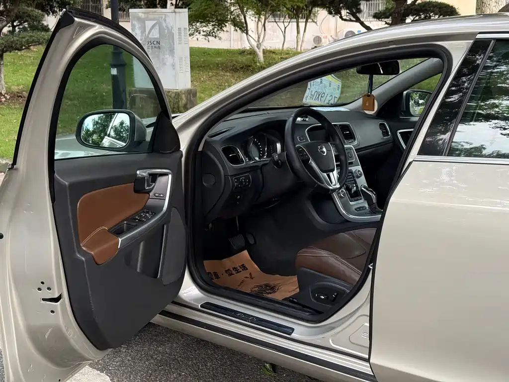 Volvo S60 PHEV — миниатюра 10