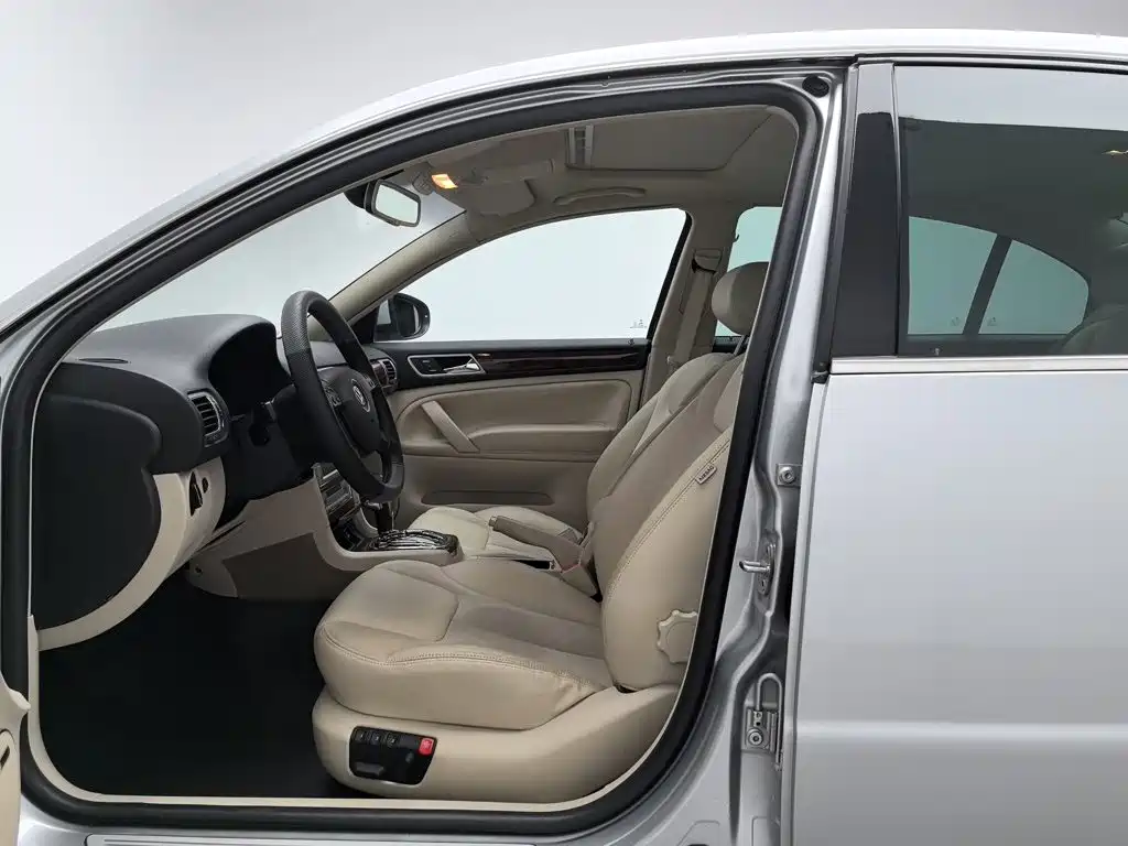 Volkswagen Passat Lingyu — миниатюра 10
