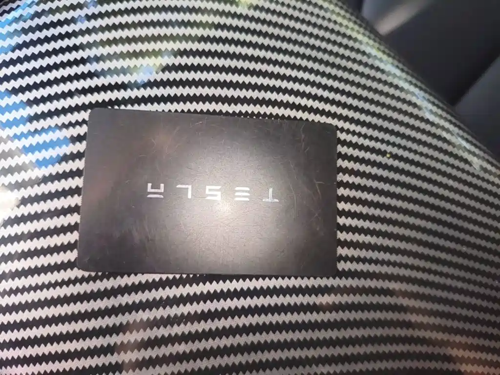 Tesla Model Y — миниатюра 9