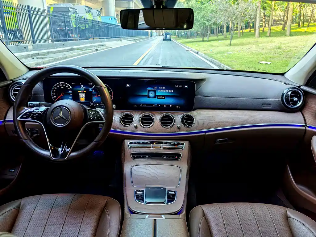 Mercedes-Benz E-Class — миниатюра 8
