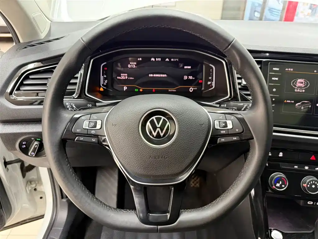 VOLKSWAGEN T ROC EXPLORING SONGS