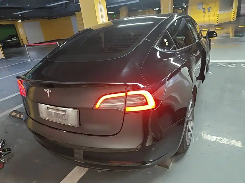 Tesla Model 3 — миниатюра 6