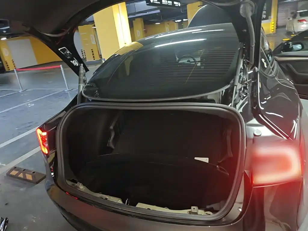 Tesla Model 3 — миниатюра 19