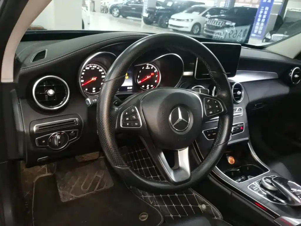 Mercedes-Benz C-Class — миниатюра 10