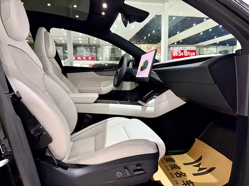 Tesla Model Y L — миниатюра 4