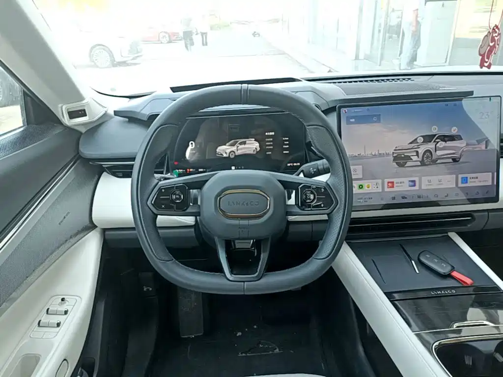Lynk & Co 08 EM-P — миниатюра 11