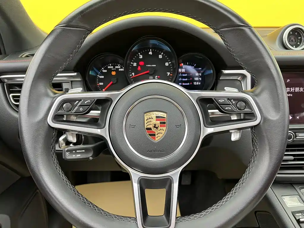Porsche Macan — миниатюра 16