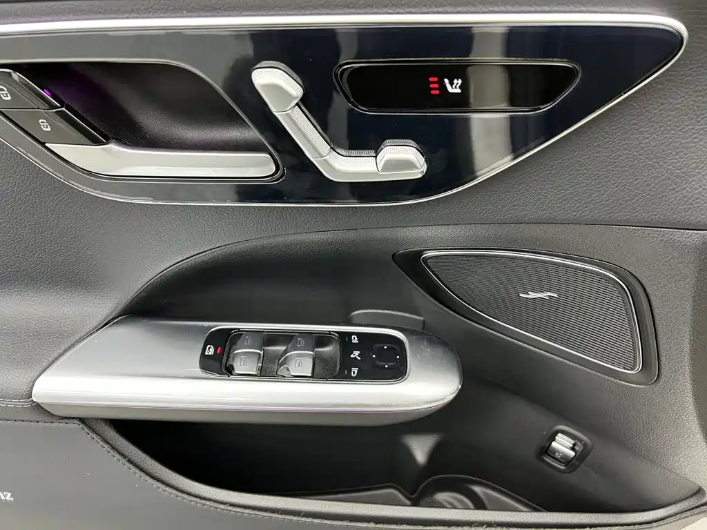 Mercedes-Benz C-Class — миниатюра 17