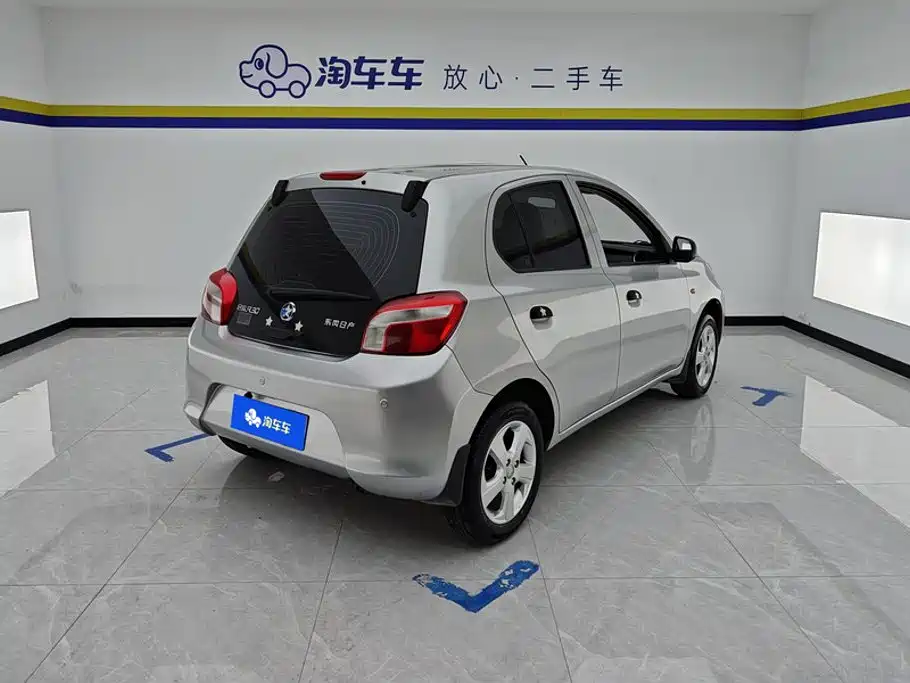 Venucia R30 — миниатюра 3