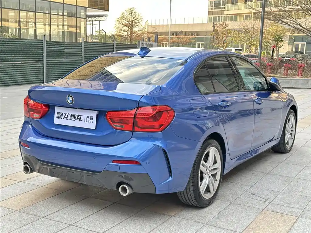 BMW 1 SERIES