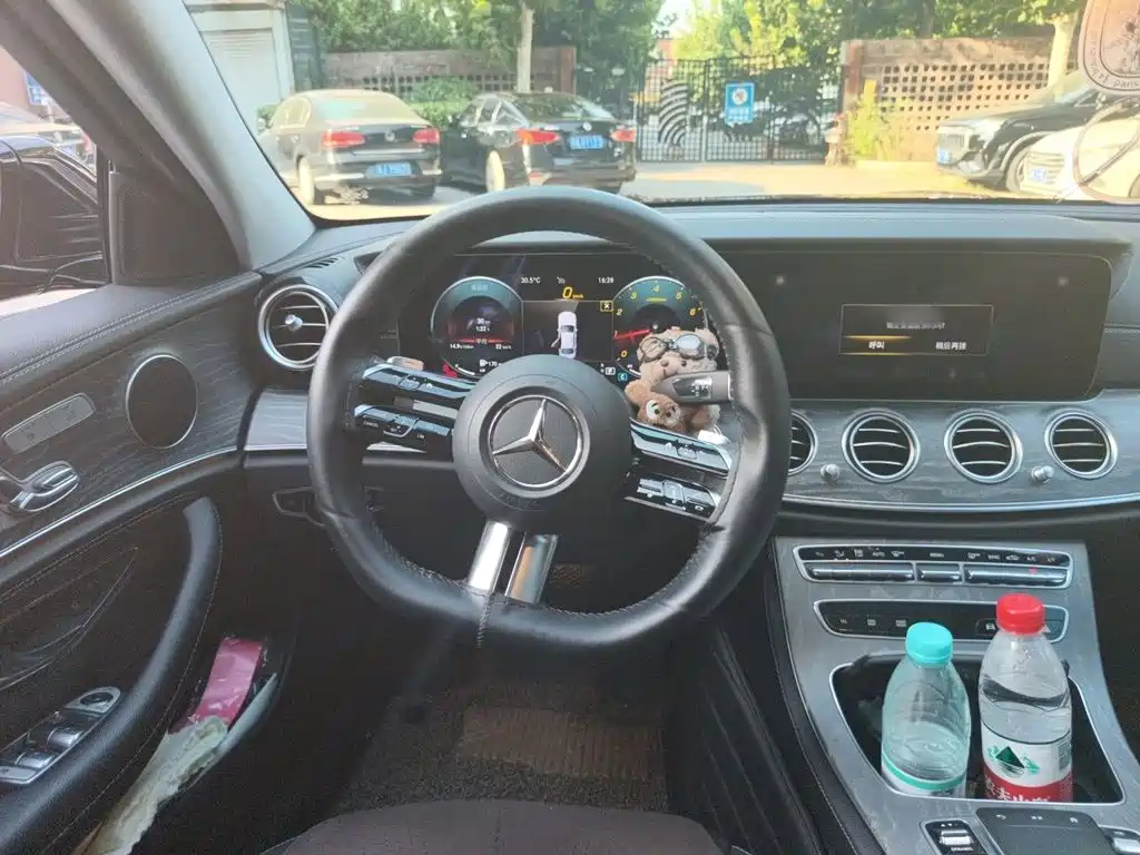 Mercedes-Benz E-Class — миниатюра 6