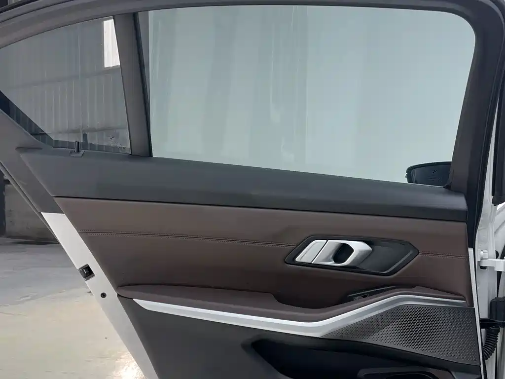 BMW 3 Series — миниатюра 24