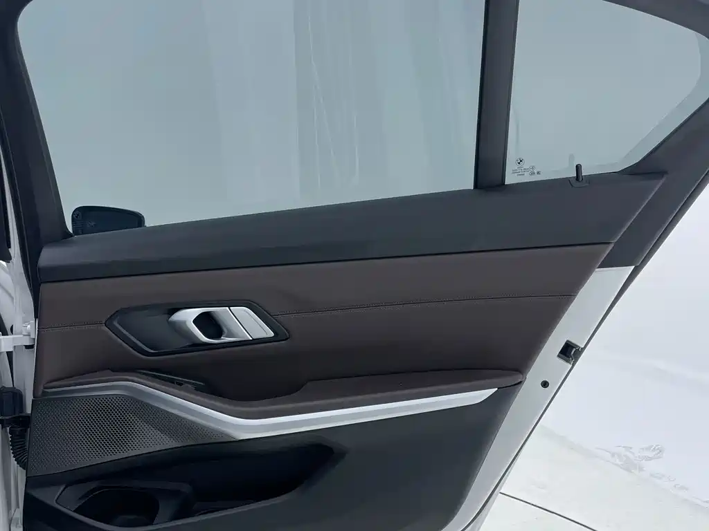 BMW 3 Series — миниатюра 17