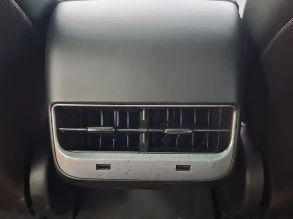 Tesla Model 3 — миниатюра 17