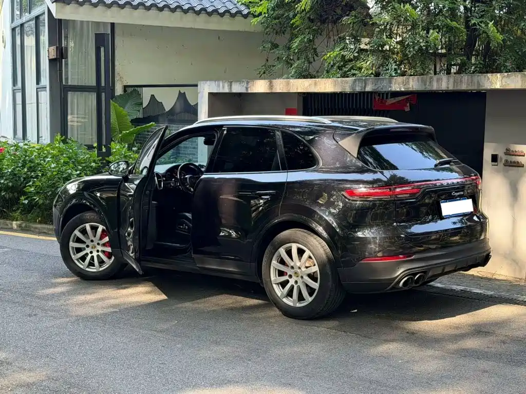 Porsche Cayenne — миниатюра 4
