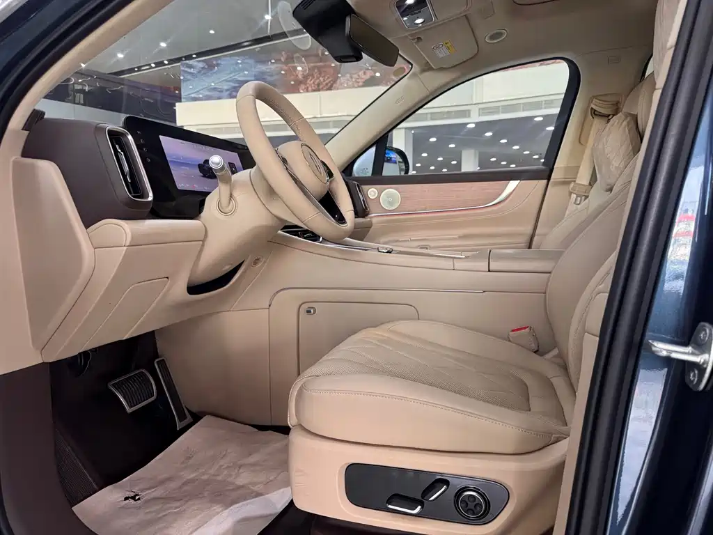 AITO ASK THE WORLD M9