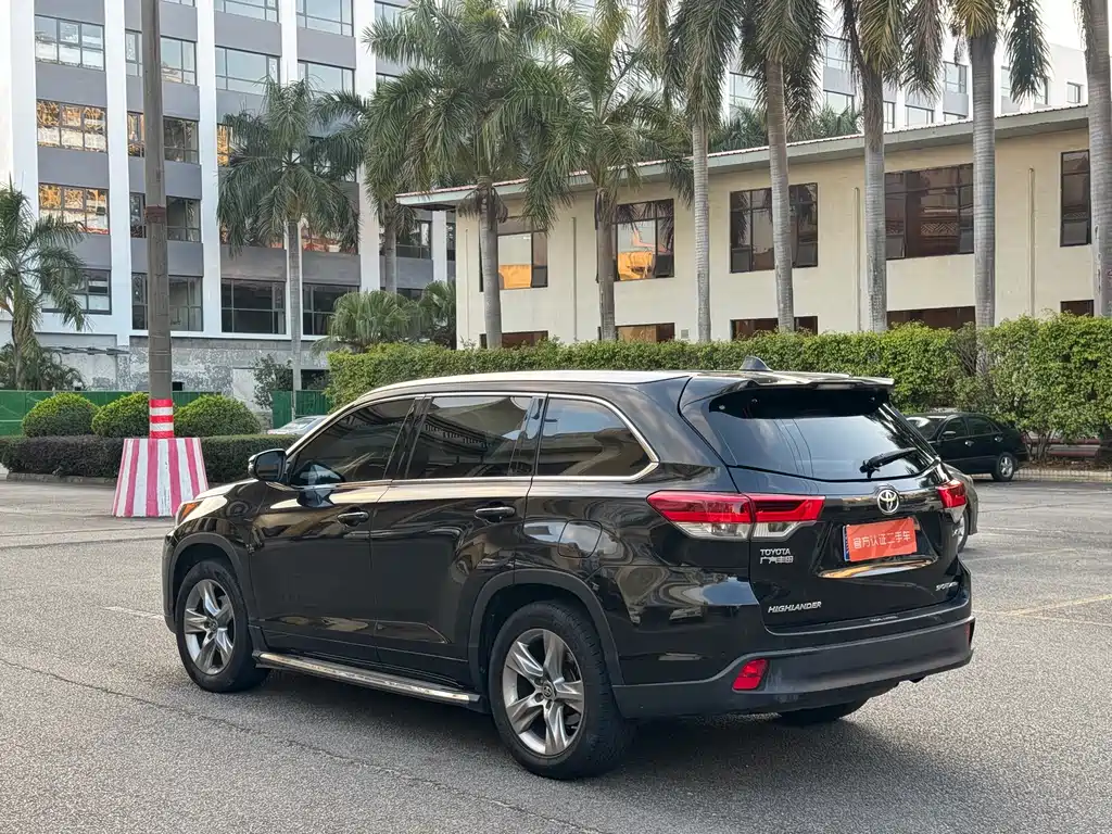 TOYOTA HIGHLANDER