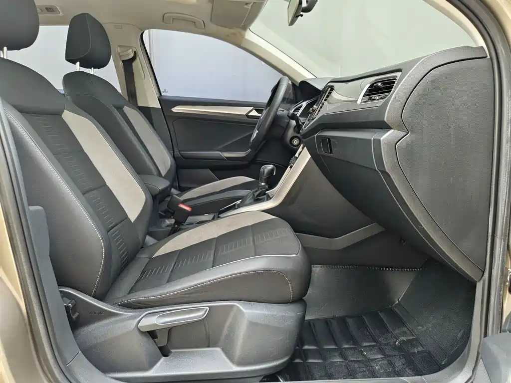 Volkswagen T-Roc — миниатюра 21