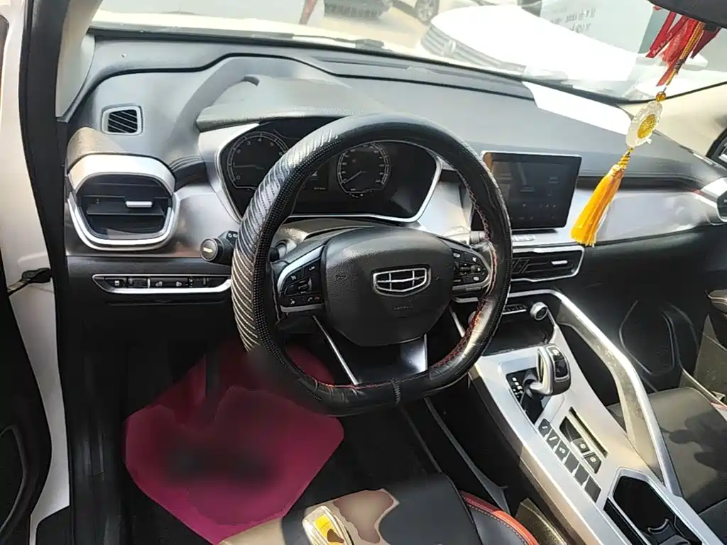 Geely Binyue — миниатюра 10