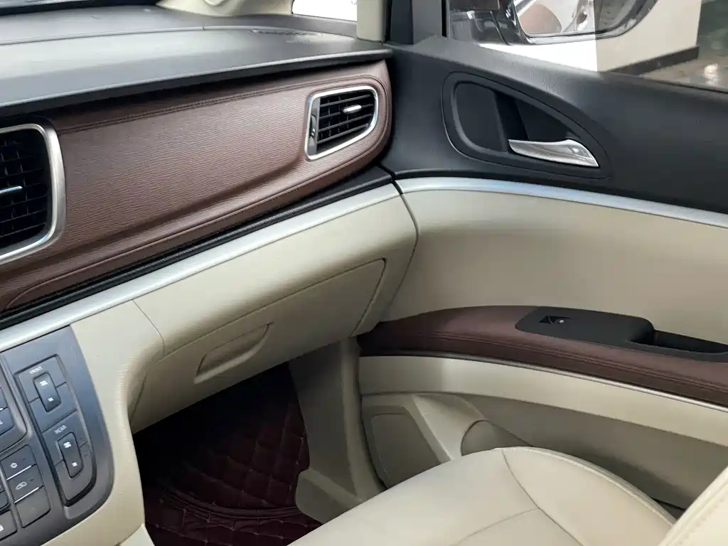 Buick GL8 — миниатюра 13