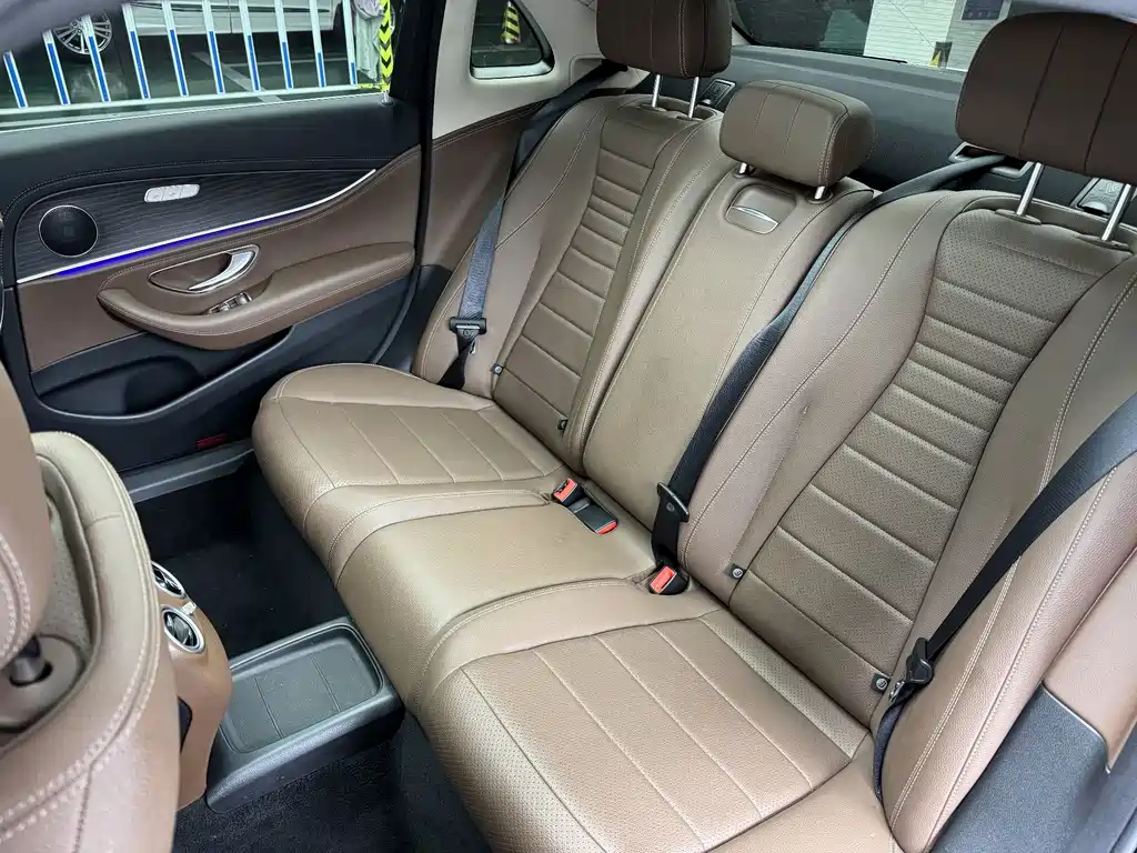 Mercedes-Benz E-Class — миниатюра 12