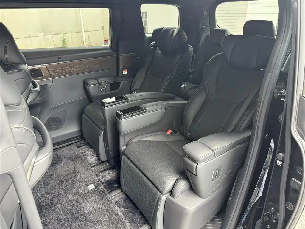 Toyota Vellfire 2024 2.5L