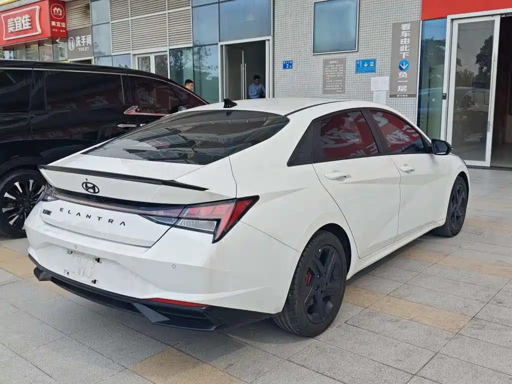 Hyundai Elantra — миниатюра 9