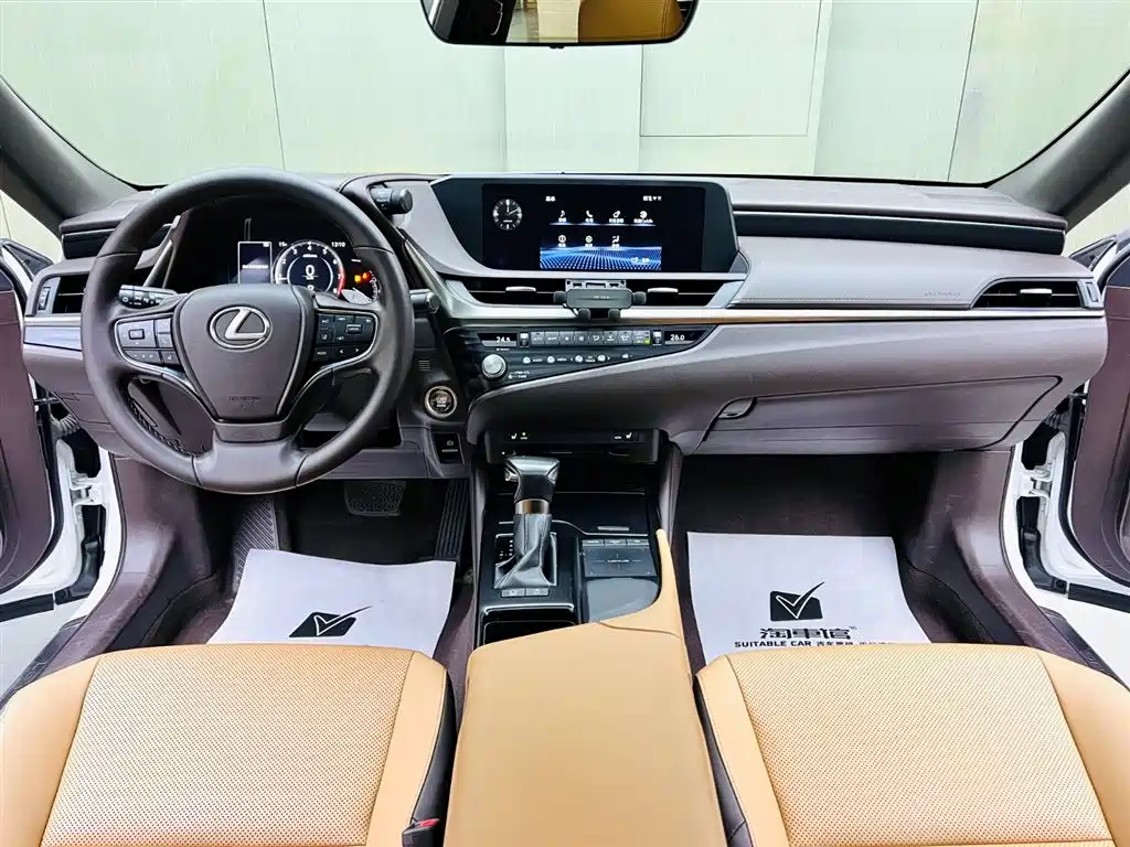 Lexus ES 2020 200