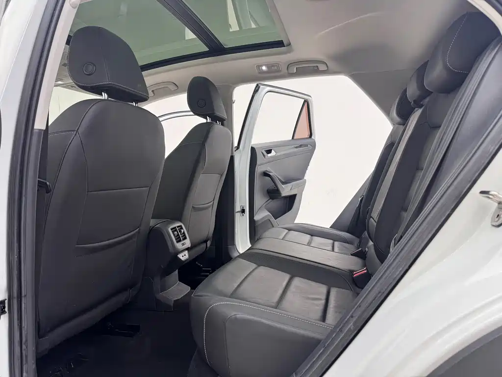 VOLKSWAGEN T ROC EXPLORING SONGS