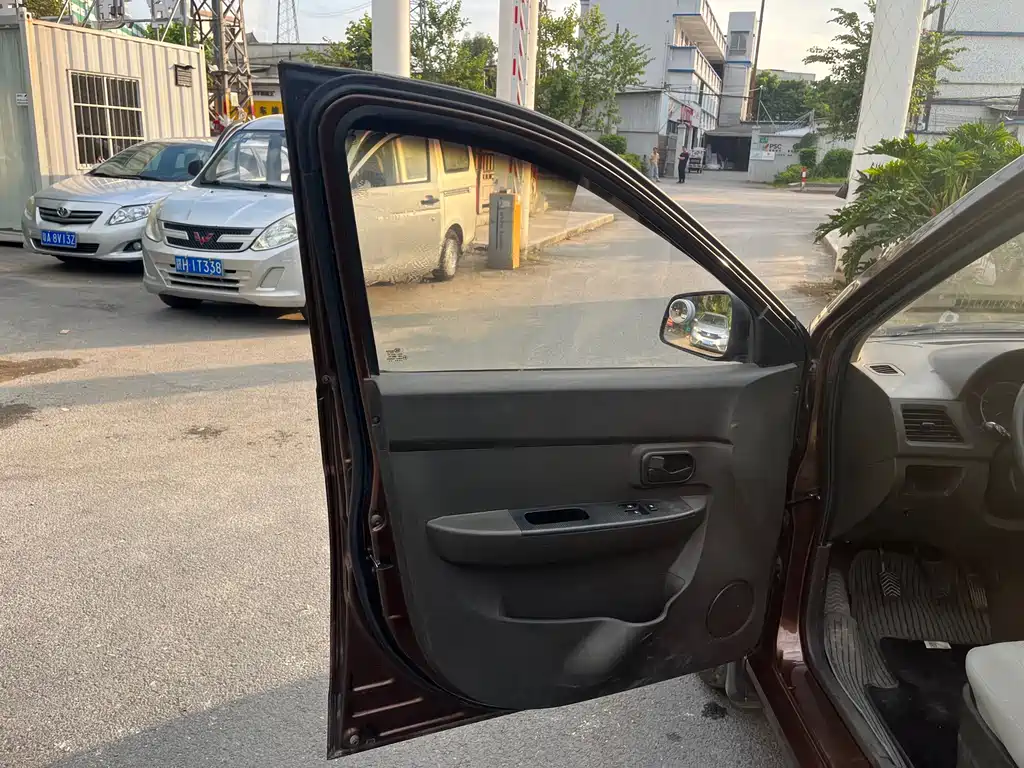 Wuling Hongguang — миниатюра 10