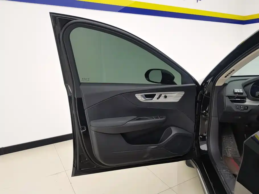 Hongqi Hongqi E-QM5 — миниатюра 7