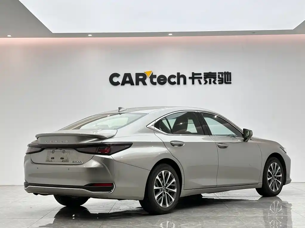 Lexus ES — миниатюра 5