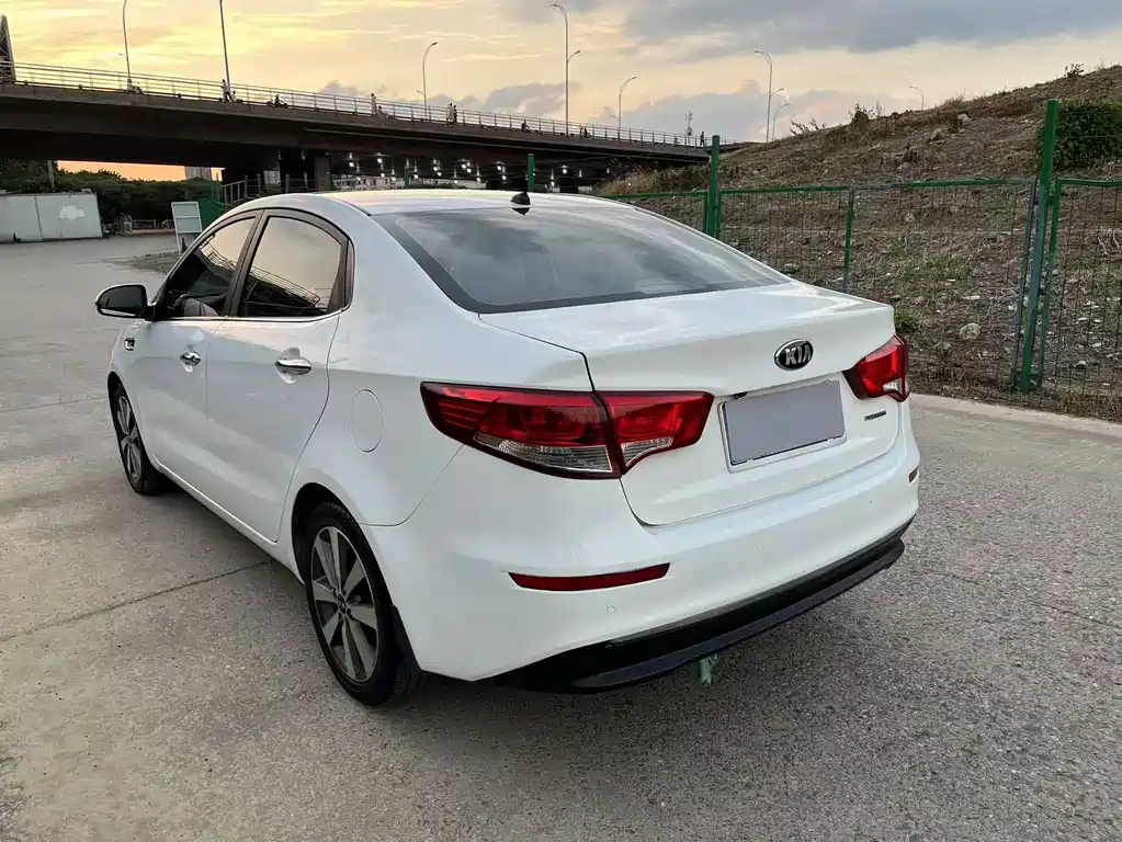 Kia K2 — миниатюра 8