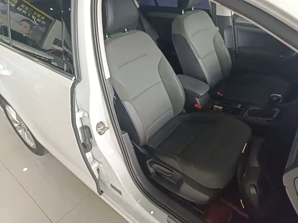 Volkswagen Golf — миниатюра 25