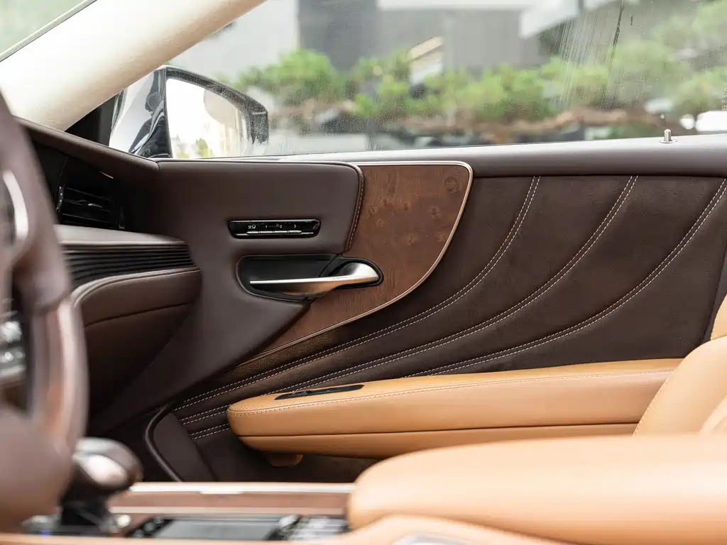 Lexus LS — миниатюра 21