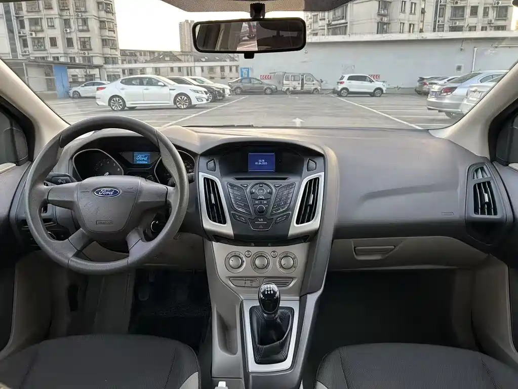 Ford Focus Sedan 1.6L Manual Comfort Type, фото 5