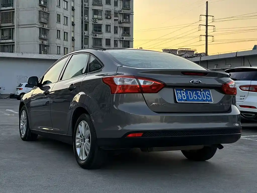 Ford Focus Sedan 1.6L Manual Comfort Type, фото 8