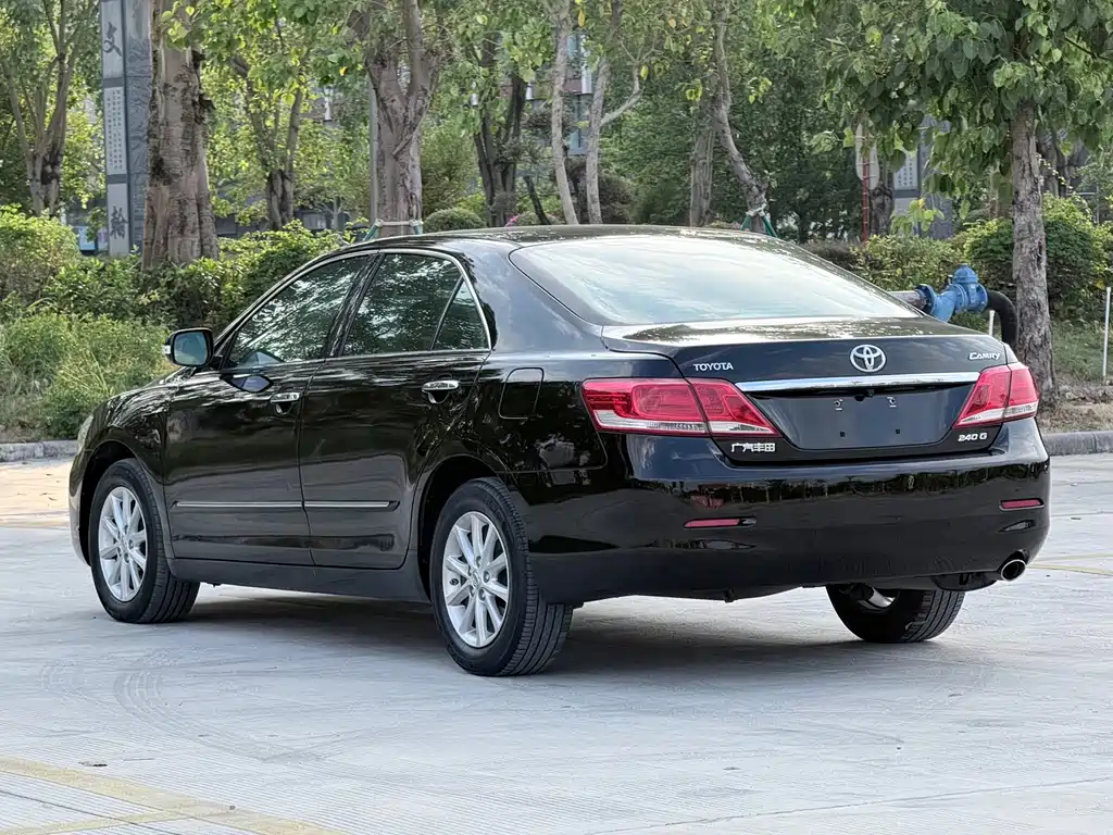 Toyota Camry — миниатюра 6