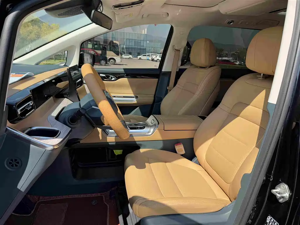GAC Motor Trumpchi E8 PHEV — миниатюра 5