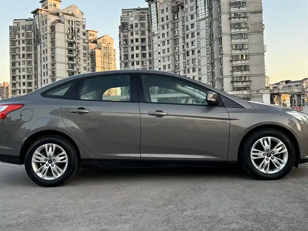 Ford Focus Sedan 1.6L Manual Comfort Type, фото 12