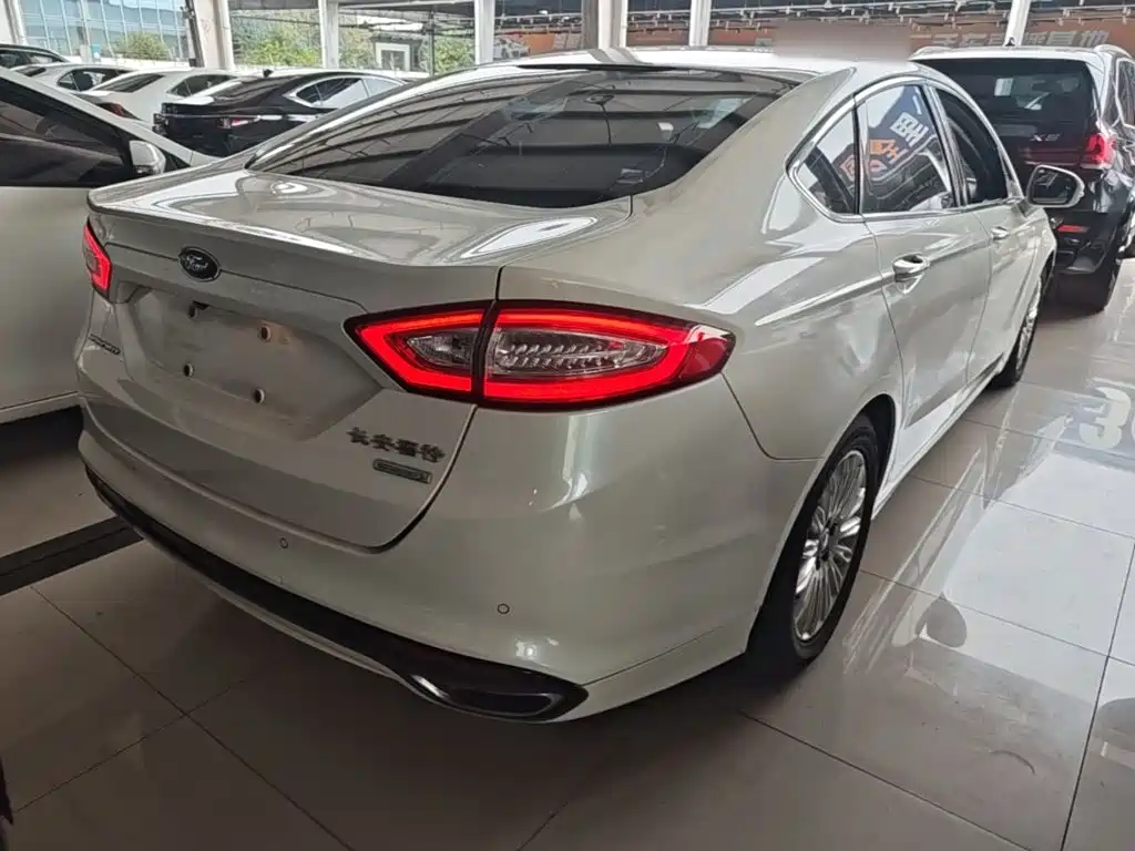 Ford Mondeo — миниатюра 7